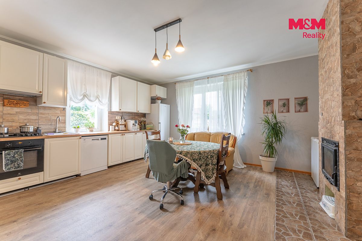 Prodej rodinného domu 400 m², pozemek 2264 m² – fotografie 3