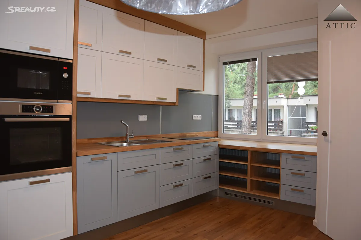 Pronájem bytu 3+1 84 m², Praha