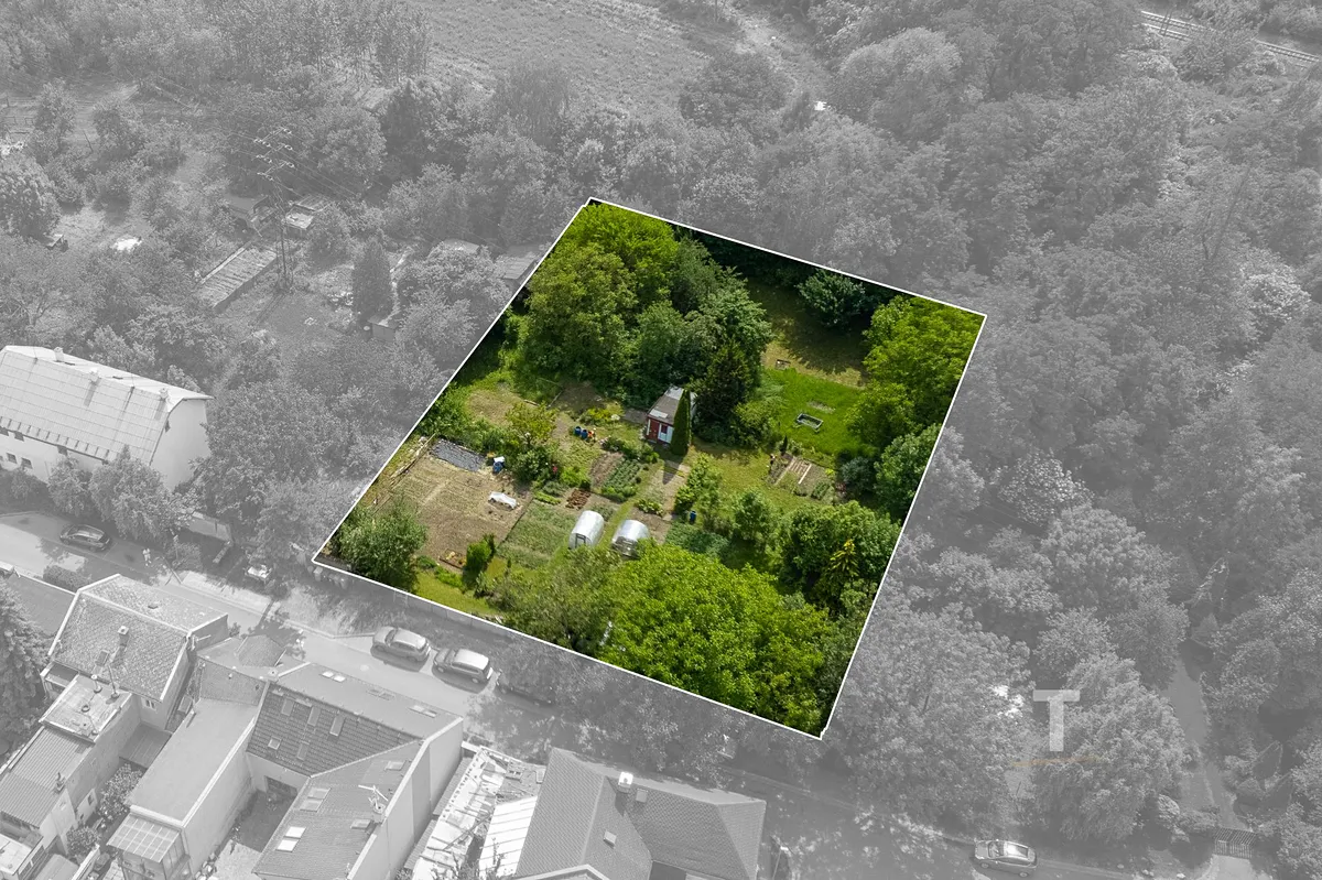 Prodej pozemku 1600 m²