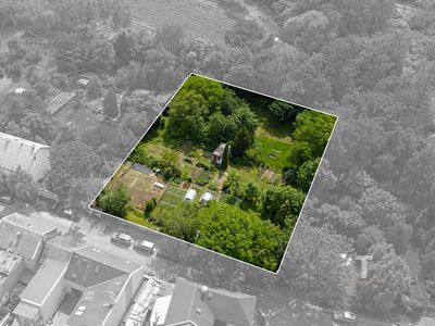 Prodej pozemku 1600 m²