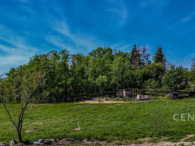 Prodej stavebního pozemku 3010 m², Vysoký Chlumec – náhled fotky 1