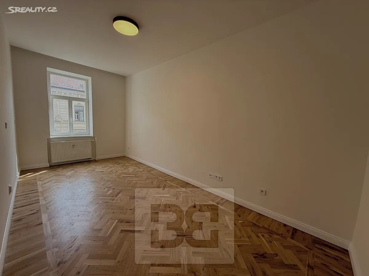 Pronájem bytu 2+kk 44 m² – pohled 2