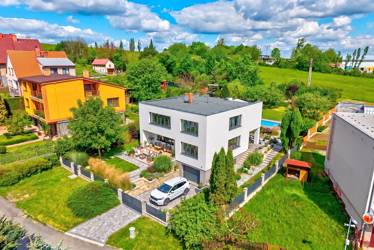 Prodej rodinného domu 246 m², pozemek 990 m² – fotografie 4