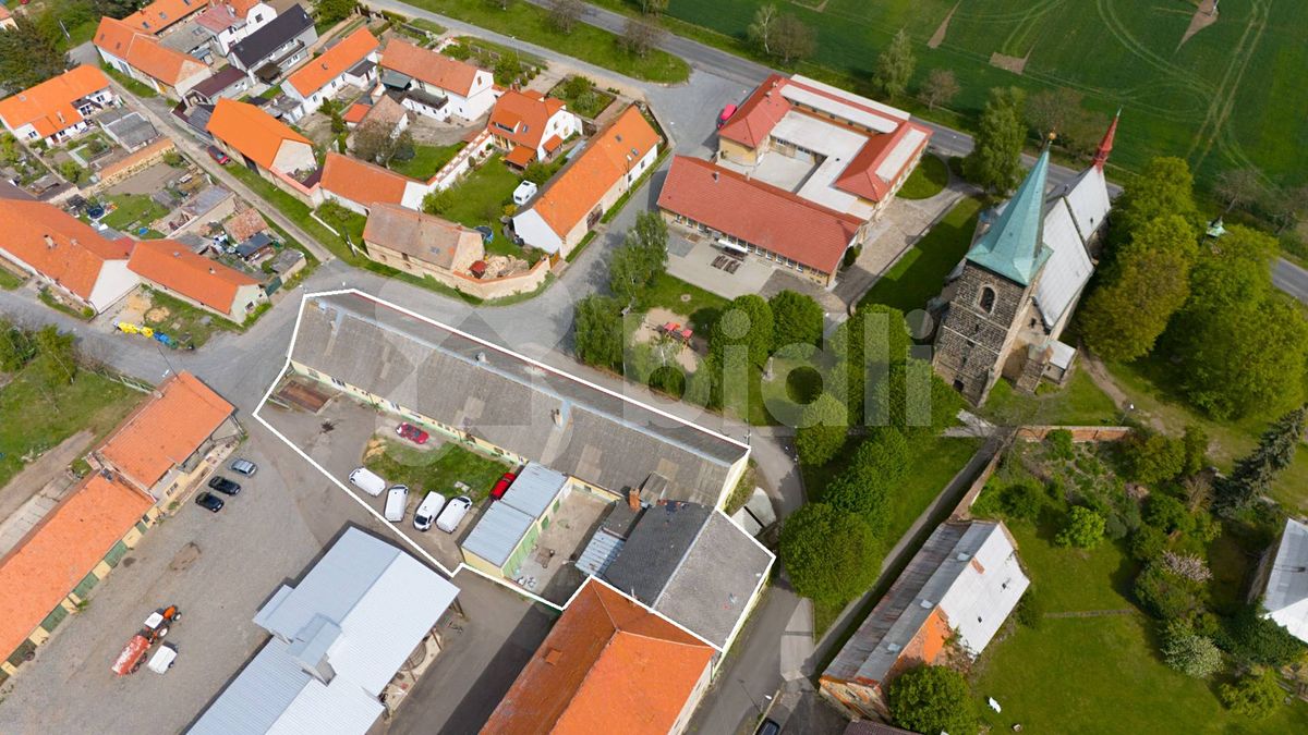 Prodej rodinného domu 890 m², pozemek 1877 m² – fotografie 2