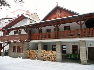 Prodej rodinného domu 634 m², pozemek 2452 m²