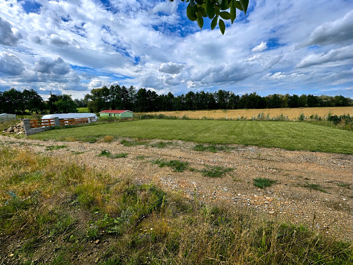 Prodej stavebního pozemku 900 m² – fotografie 2