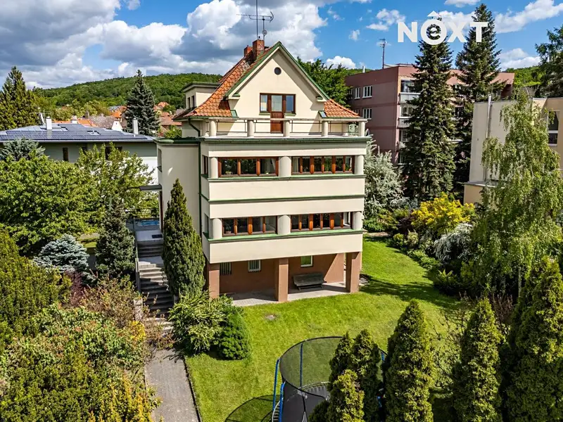 Prodej rodinného domu 300 m², pozemek 1330 m², Praha – náhled fotky 2