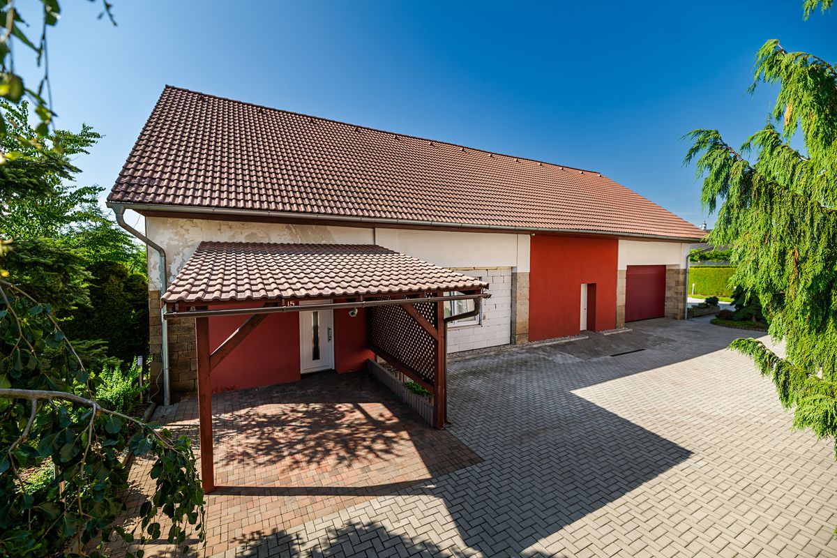 Prodej rodinného domu 252 m², pozemek 1921 m² – fotografie 4