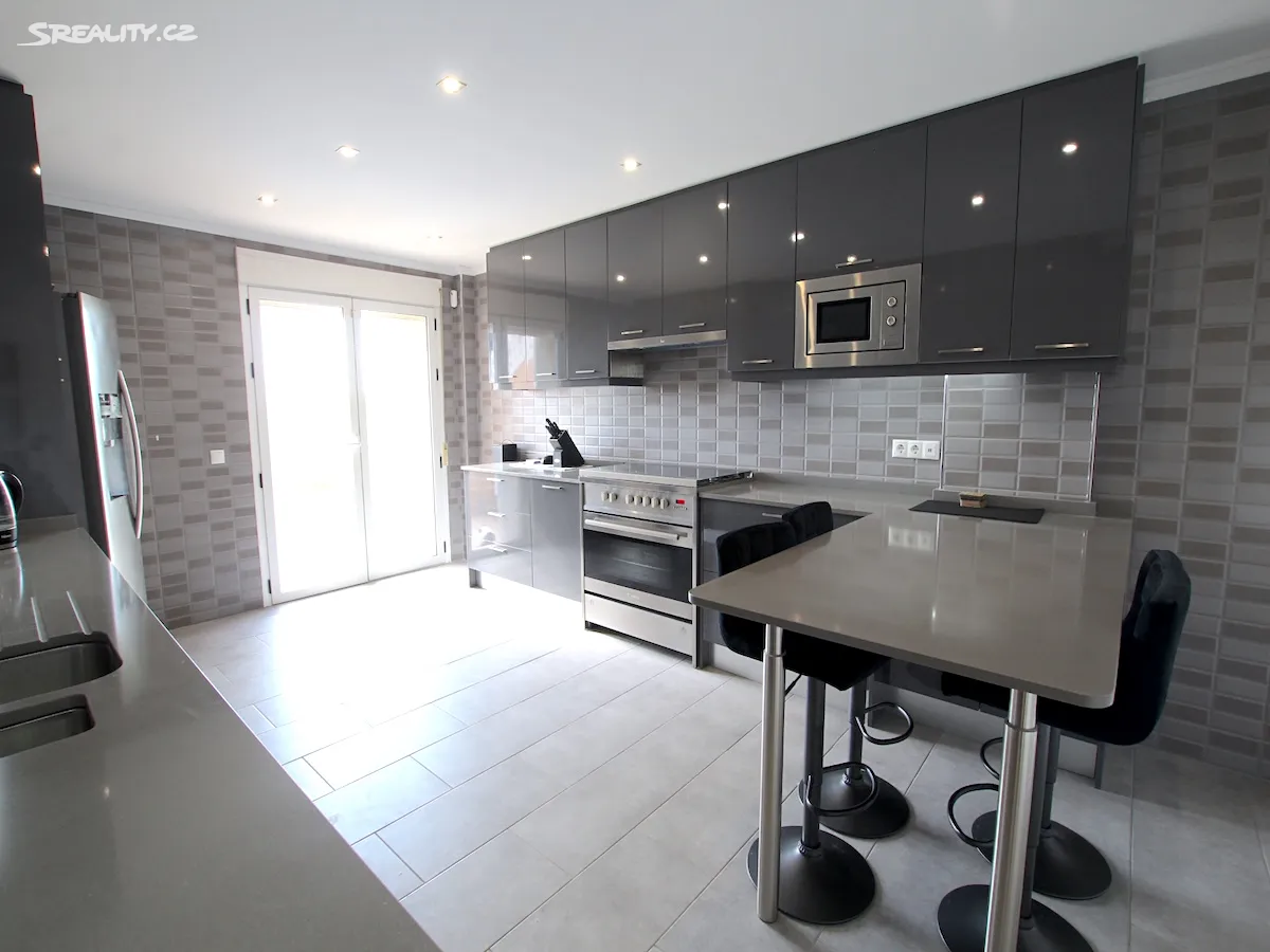 Prodej vily 220 m², pozemek 910 m² - Więcej