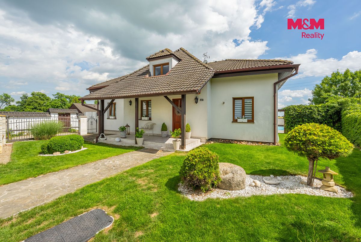 Prodej rodinného domu 360 m², pozemek 667 m² – fotografie 2