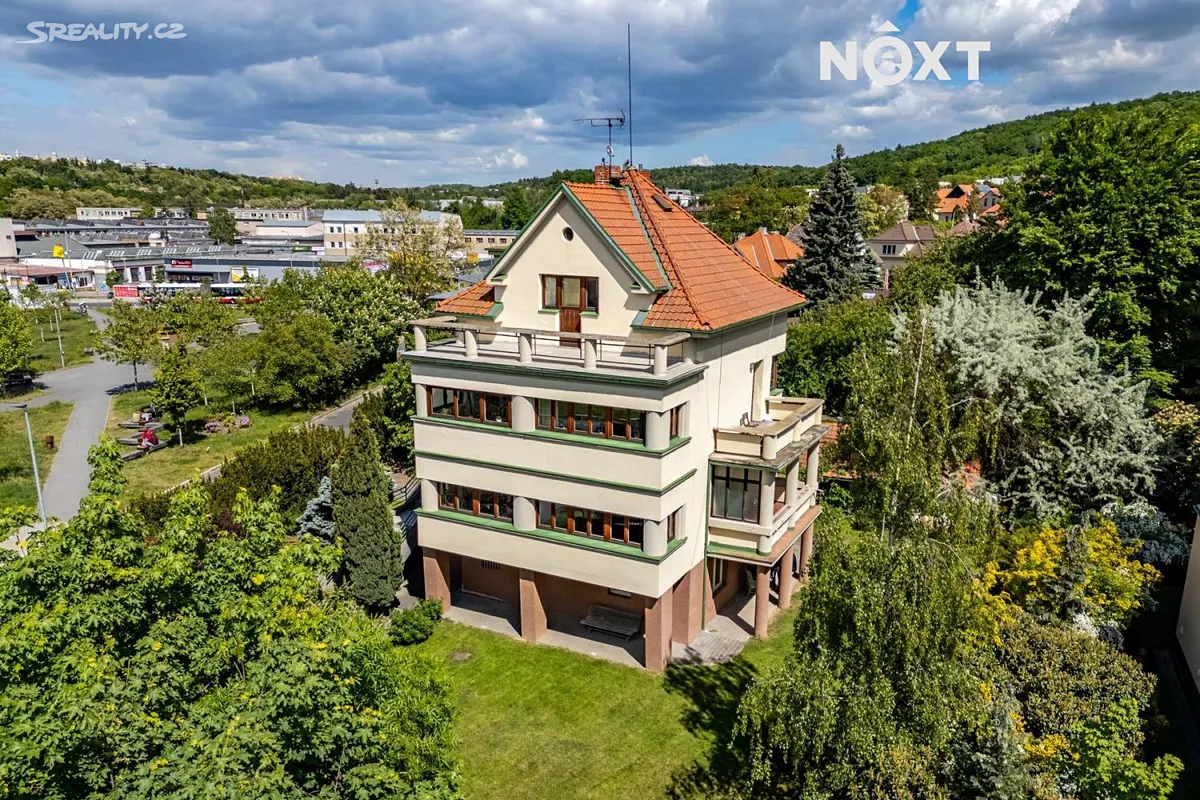 Prodej rodinného domu 300 m², pozemek 1330 m², Praha