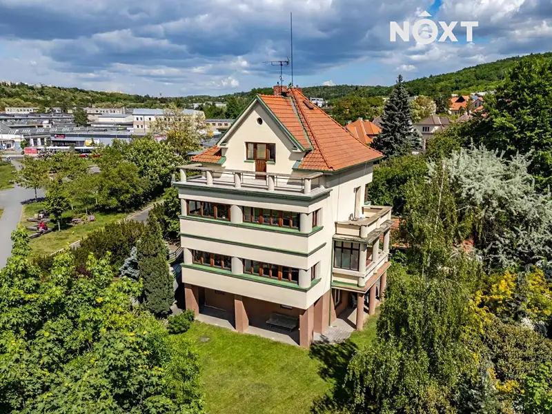 Prodej rodinného domu 300 m², pozemek 1330 m², Praha – náhled fotky 1