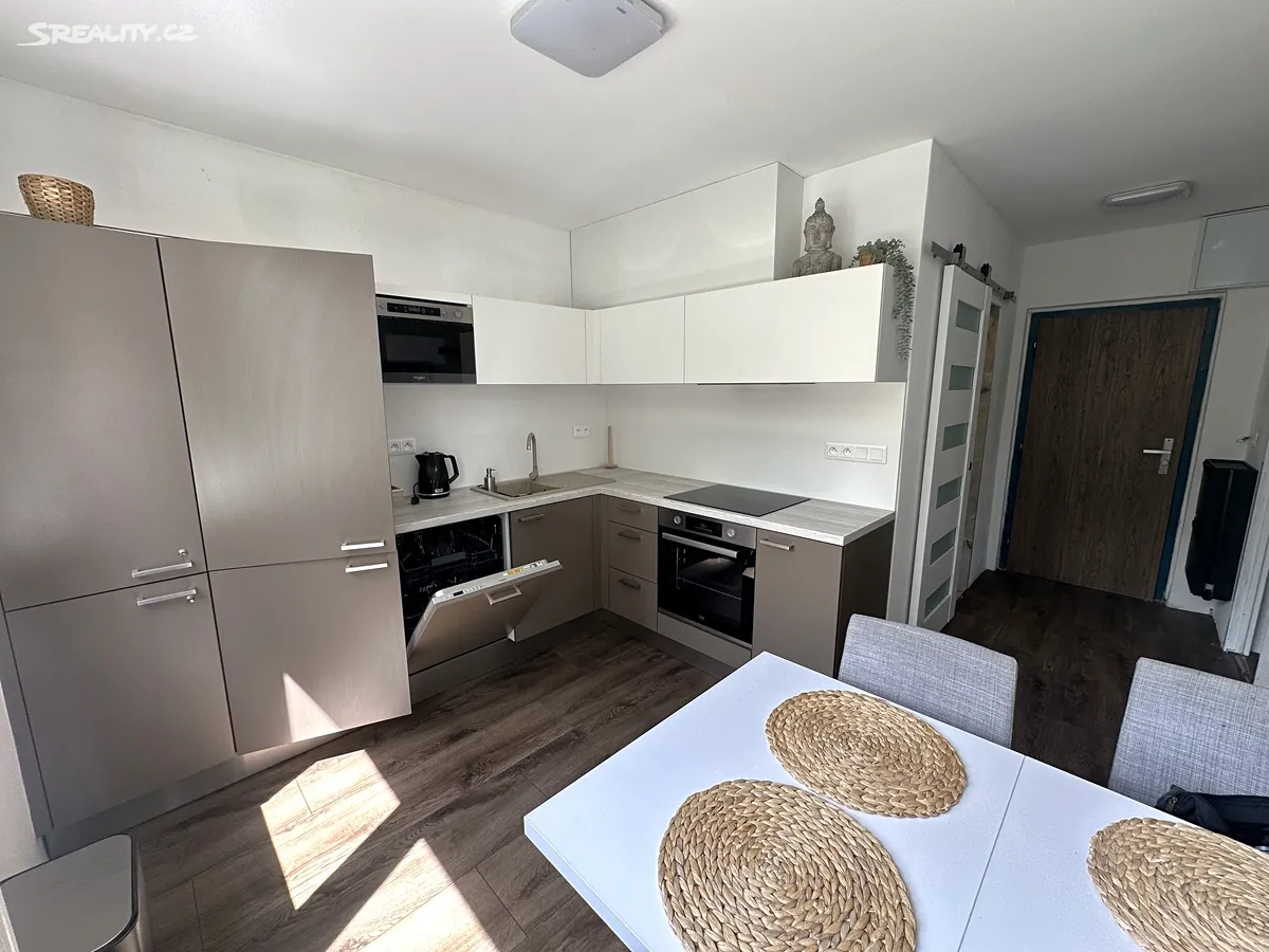 Pronájem bytu 1+1 37 m² - Widok 2