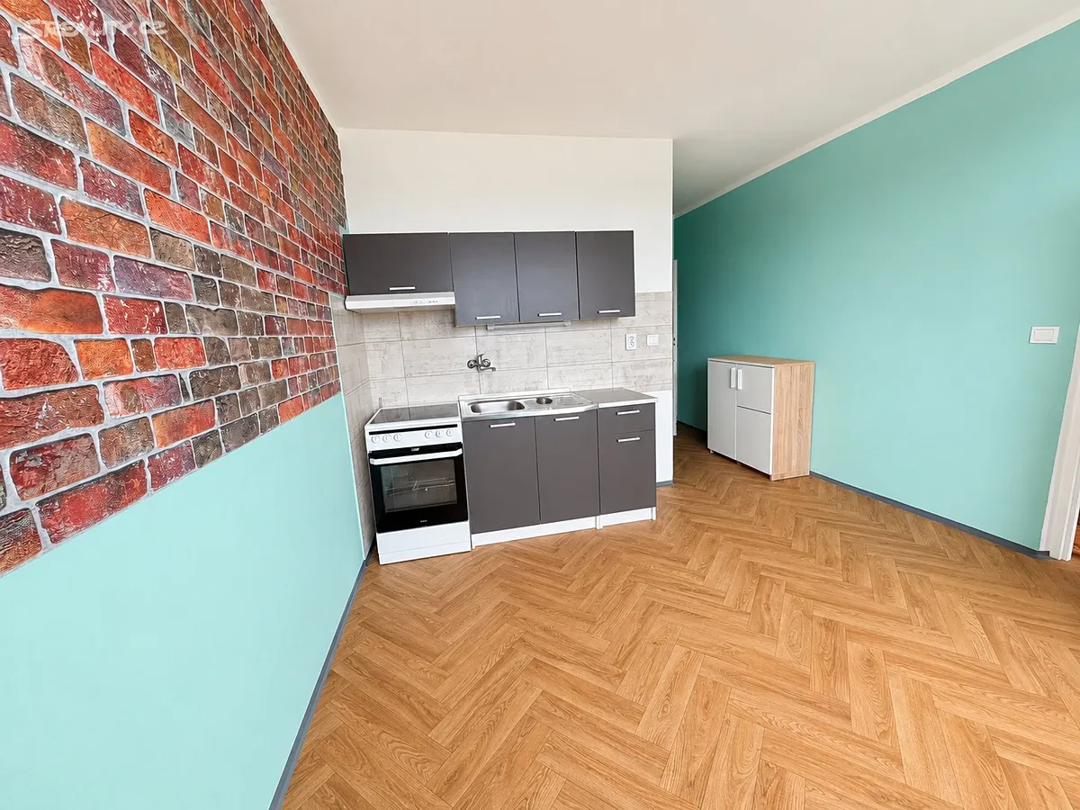 Pronájem bytu 1+1 37 m² – pohled 2