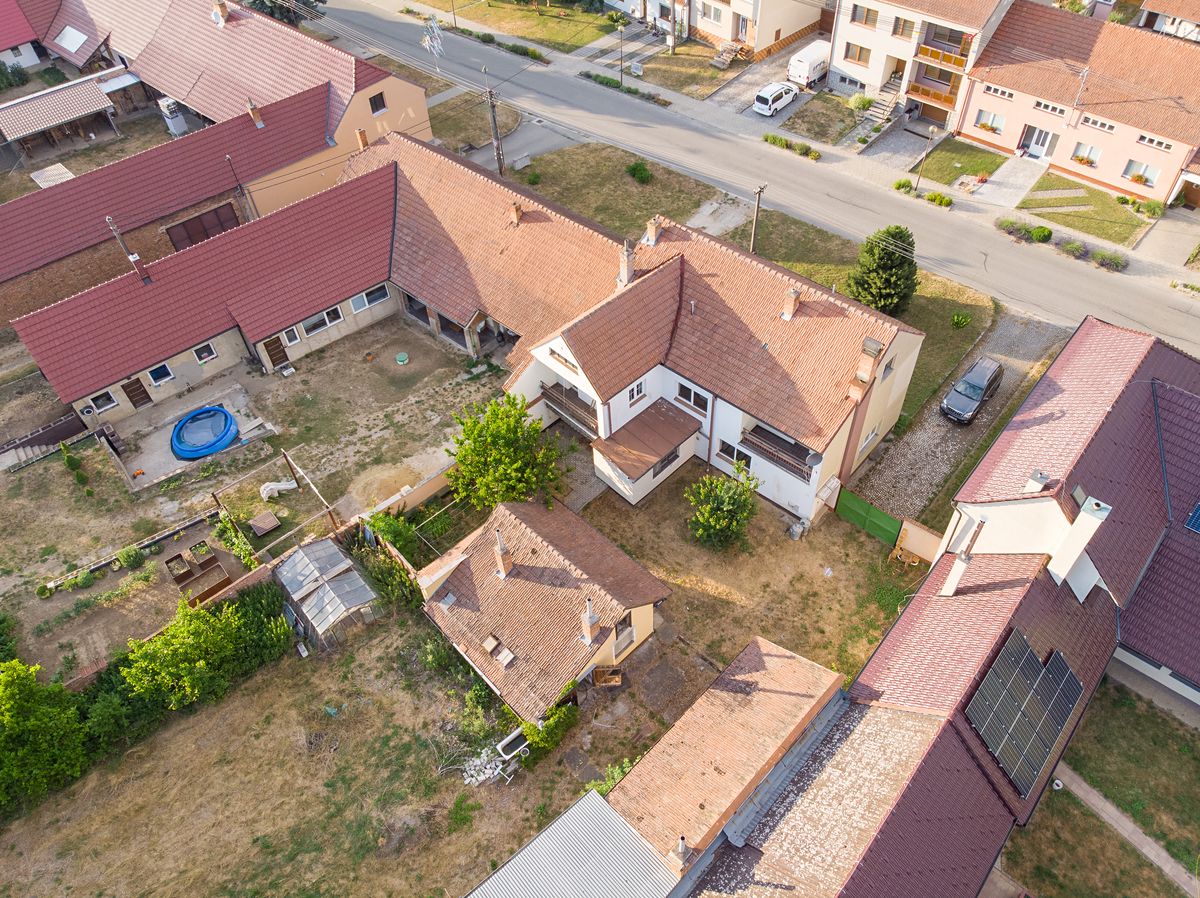 Prodej rodinného domu 258 m², pozemek 2226 m² – fotografie 4