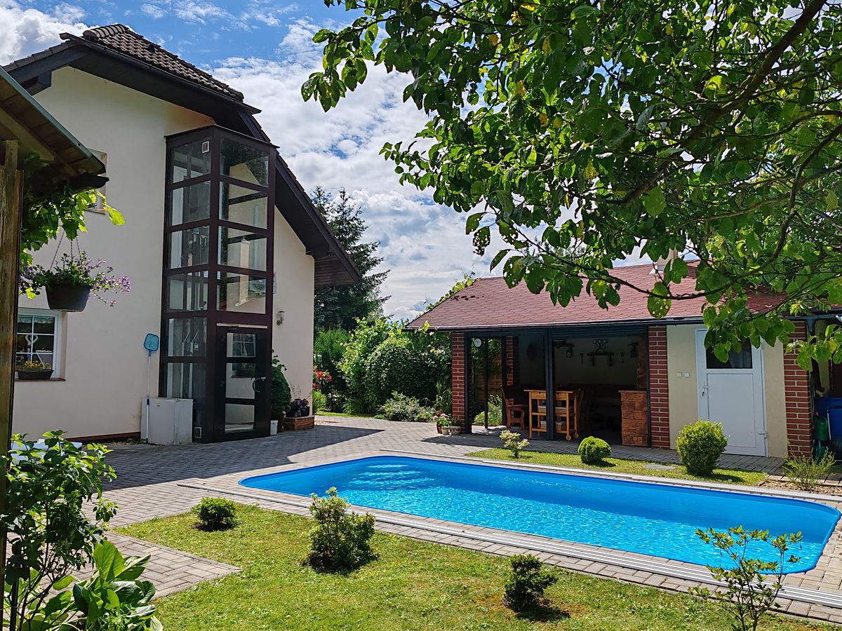Prodej rodinného domu 177 m², pozemek 957 m² – fotografie 2