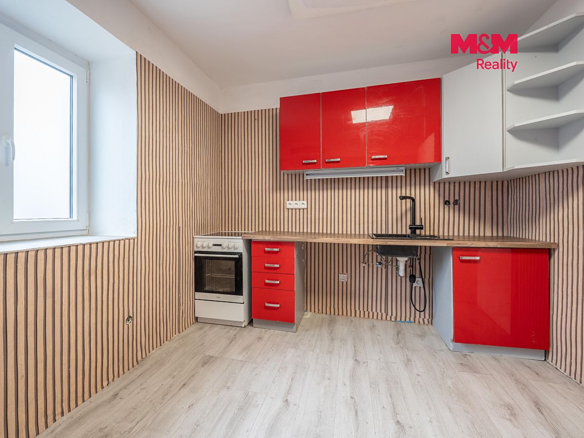 Prodej rodinného domu 150 m², pozemek 856 m² – fotografie 2