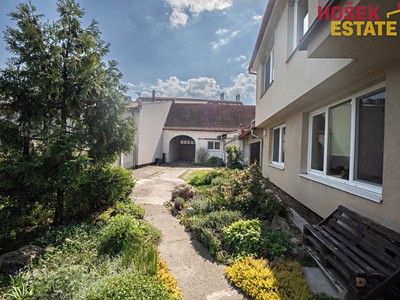 Prodej  rodinného domu 263 m², pozemek 635 m²