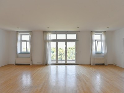 Pronájem bytu 6 pokojů a více 204 m²