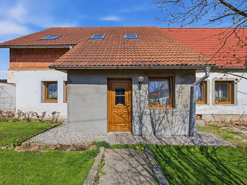Prodej rodinného domu 183 m², pozemek 942 m², Svojetín – náhled fotky 2
