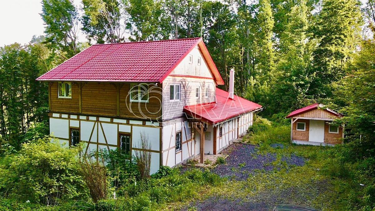 Prodej rodinného domu 263 m², pozemek 771 m² – fotografie 2