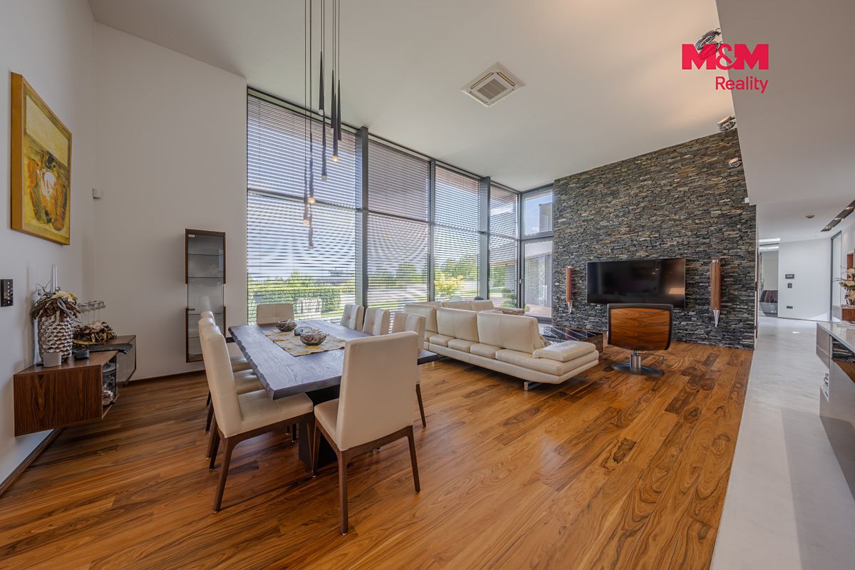 Pronájem rodinného domu 276 m², pozemek 3217 m² – fotografie 2