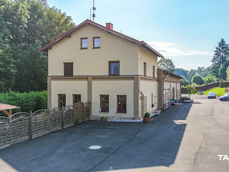 Prodej rodinného domu 591 m², pozemek 5421 m², Tachov – náhled fotky 1