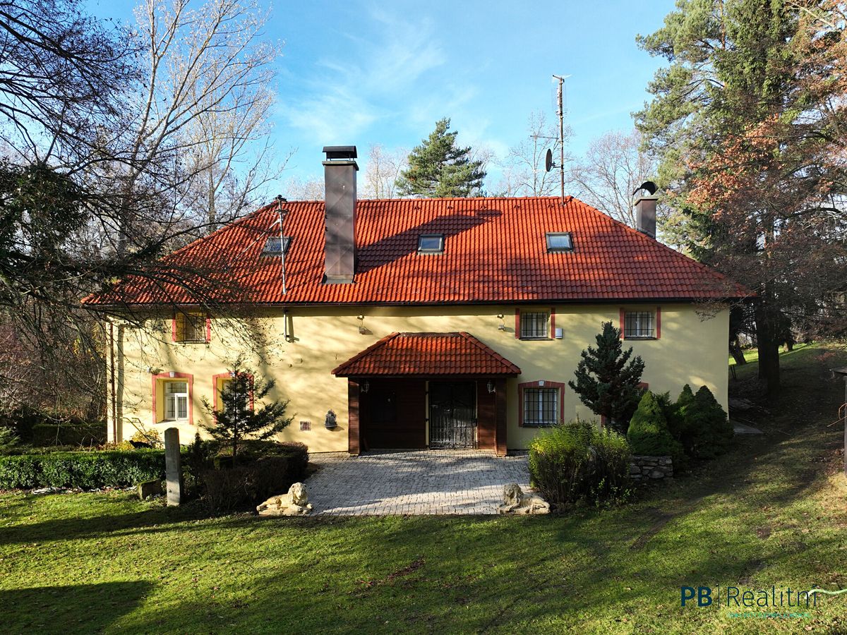 Prodej rodinného domu 450 m², pozemek 4111 m²