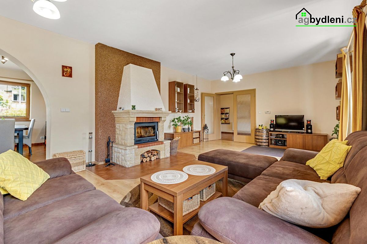 Prodej rodinného domu 249 m², pozemek 992 m²