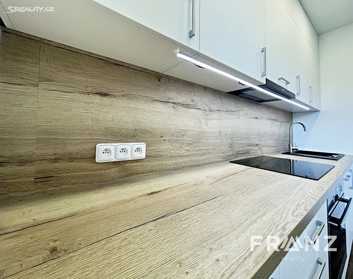 Pronájem bytu 1+1 39 m² - Więcej
