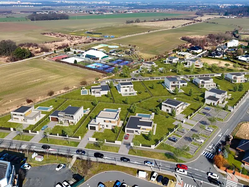 Prodej stavebního pozemku 1261 m², Jesenice – náhled fotky 1