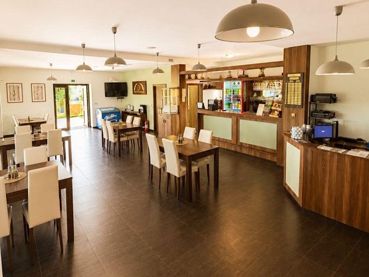 Комерційне приміщення в оренду, 824 м² (1 з 9)