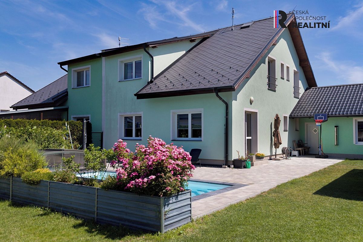 Prodej rodinného domu 197 m², pozemek 636 m²