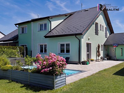Prodej  rodinného domu 197 m², pozemek 636 m²