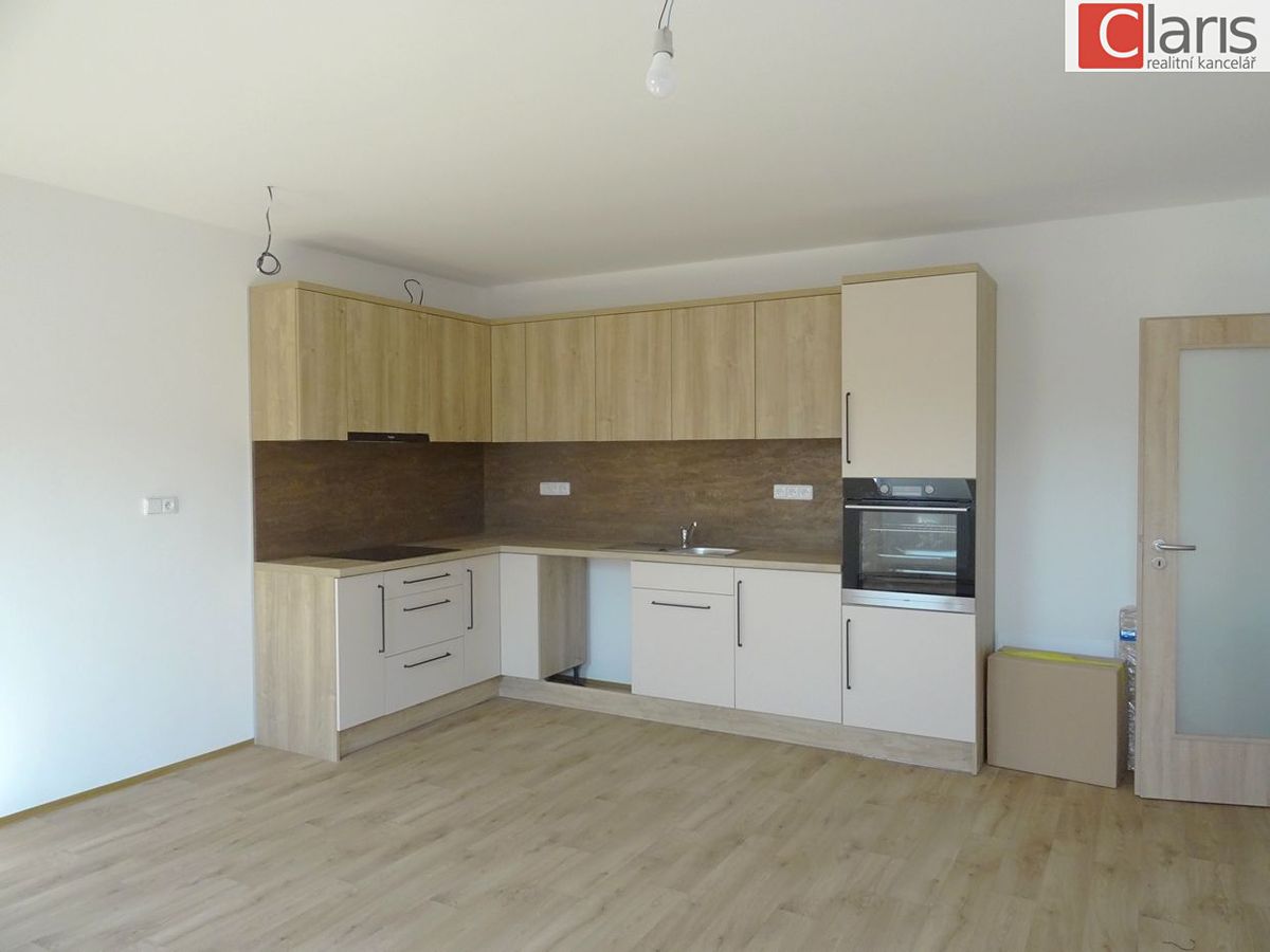 Pronájem bytu 2+kk 75 m² – fotografie 2