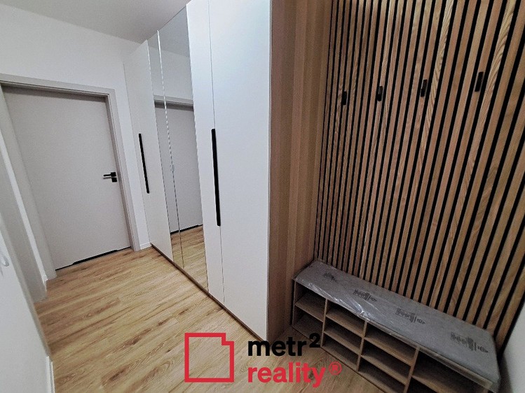 Pronájem bytu 1+kk, 33 m² (12 z 17)