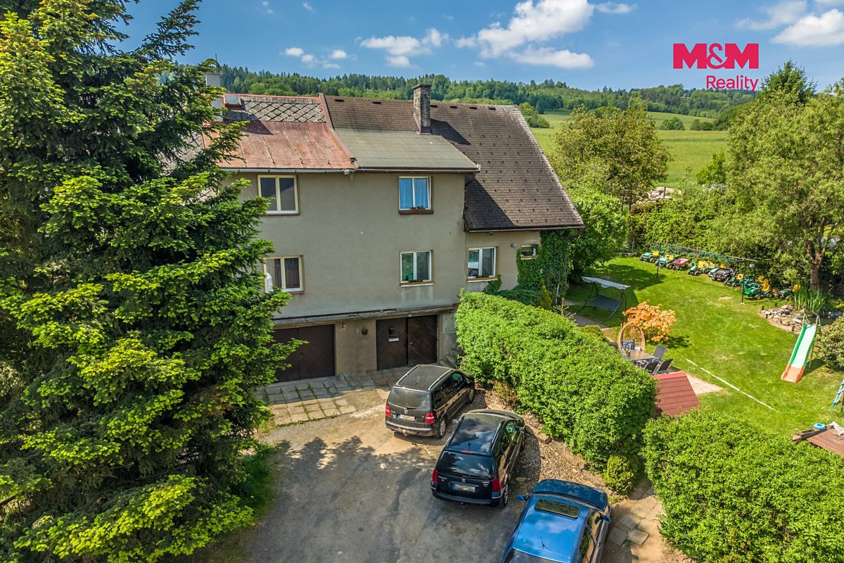 Prodej rodinného domu 250 m², pozemek 762 m² – fotografie 2
