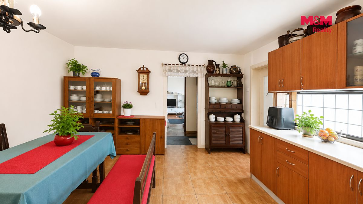 Prodej rodinného domu 85 m², pozemek 947 m² – fotografie 2