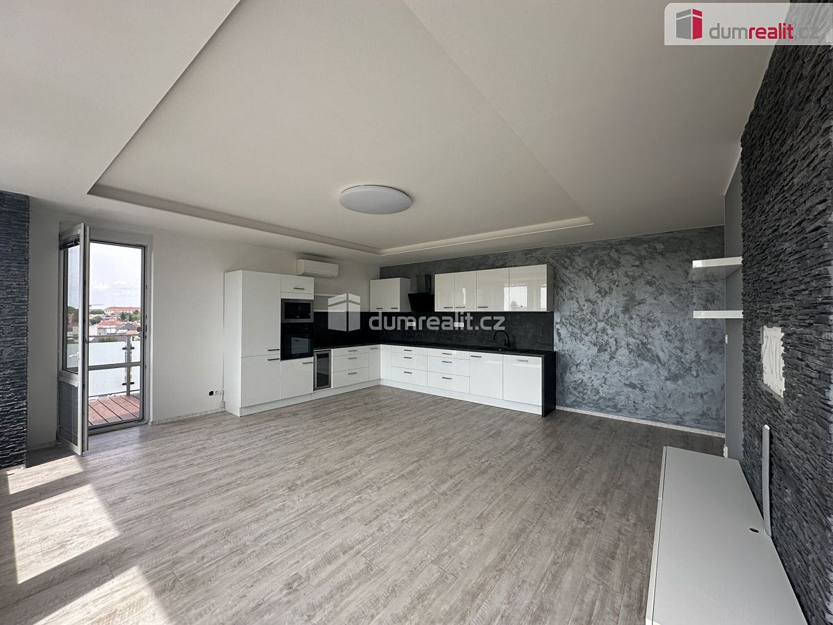 Pronájem bytu 3+kk 82 m²