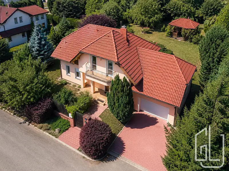 Prodej rodinného domu 301 m², pozemek 803 m², Praha – náhled fotky 3