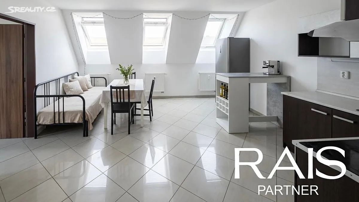 Prodej bytu 2+kk 72 m² – pohled 2