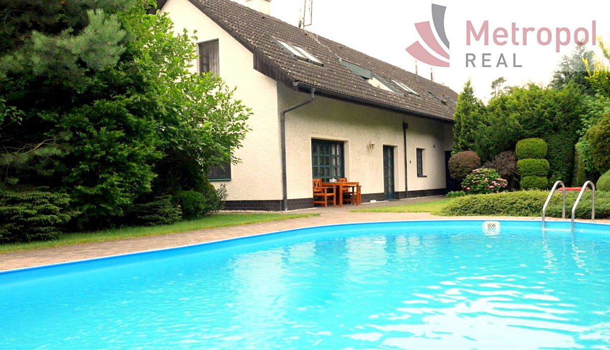 Prodej rodinného domu 360 m², pozemek 1322 m²