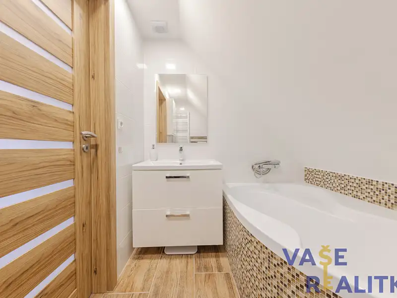 Prodej rodinného domu 200 m², pozemek 525 m², Jeseník nad Odrou – náhled fotky 3