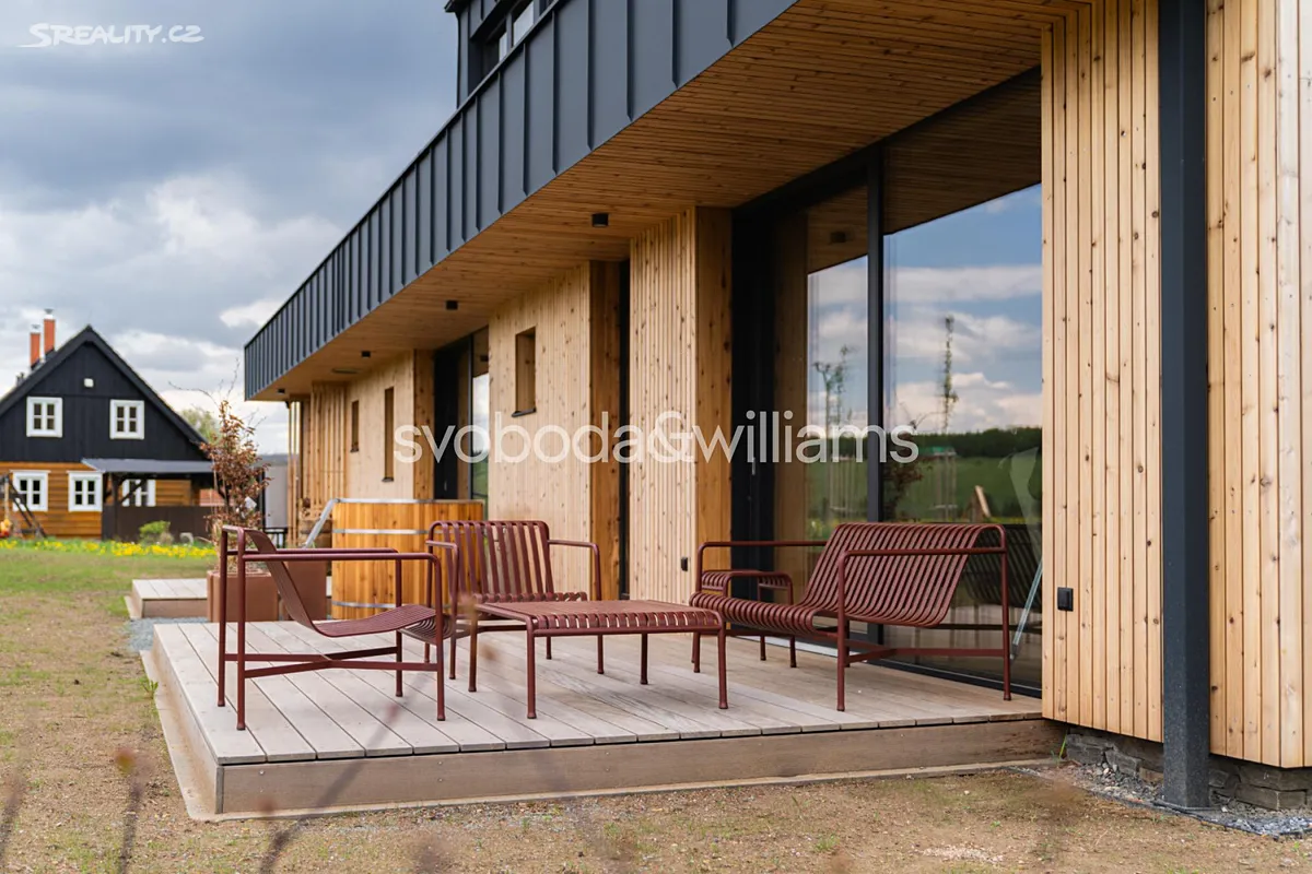 Prodej rodinného domu 303 m², pozemek 1104 m² – pohled 5