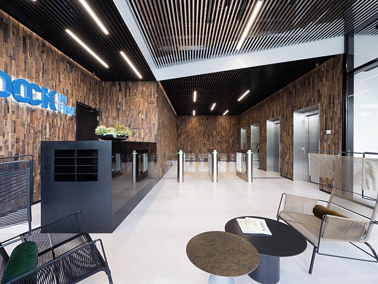 Pronájem komerčního prostoru, 1 380 m² (1 z 16)
