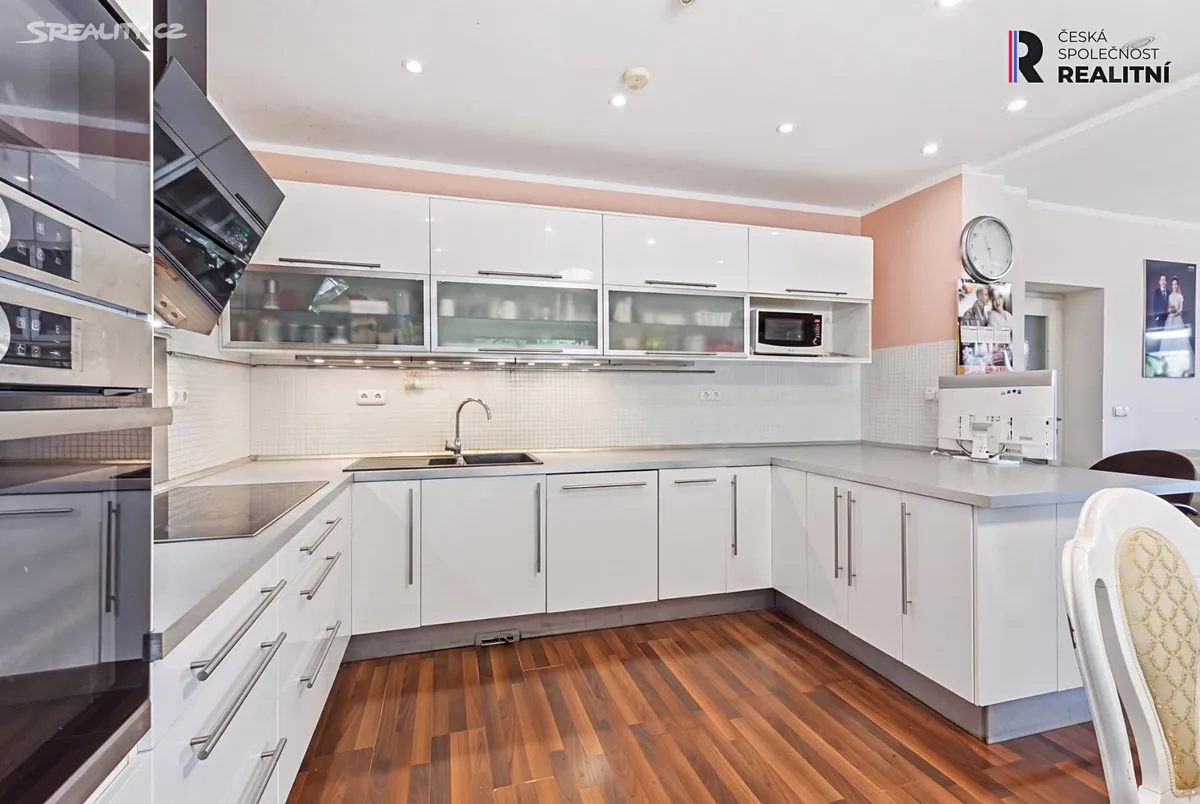 Prodej rodinného domu 340 m², pozemek 637 m², Praha
