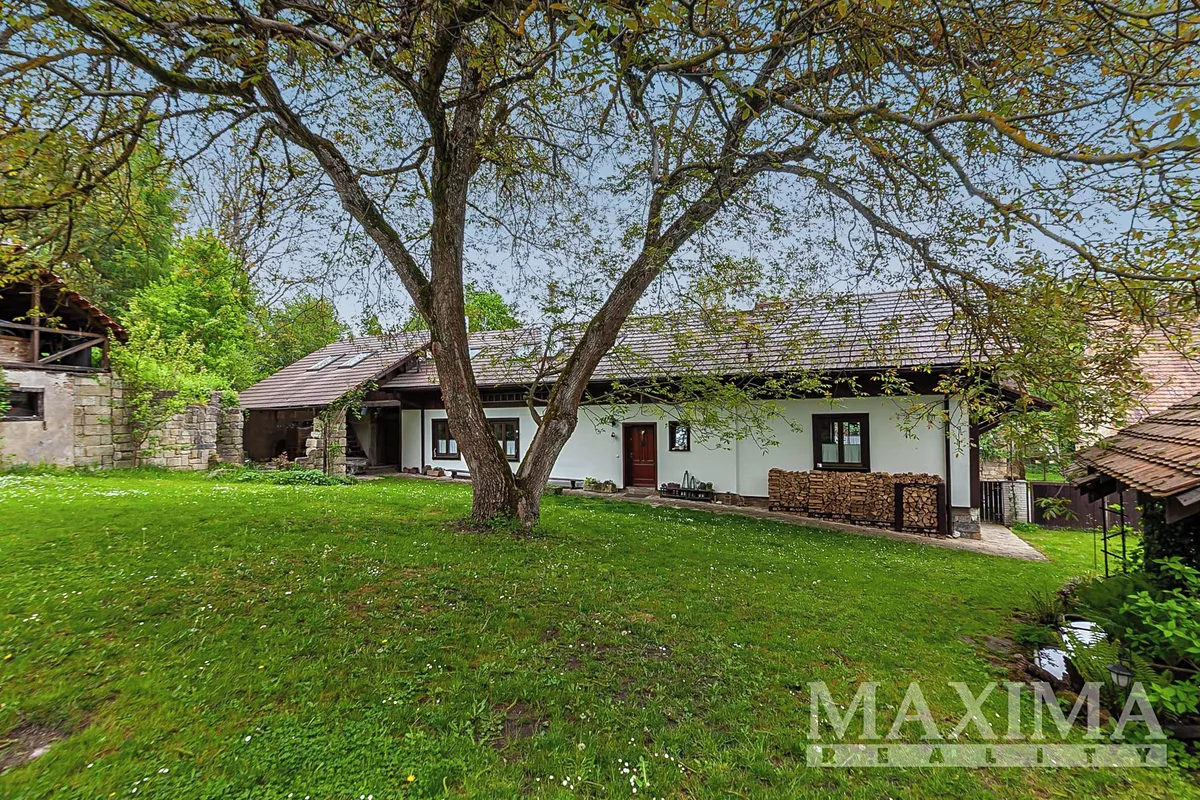Prodej rodinného domu 196 m², pozemek 3460 m²
