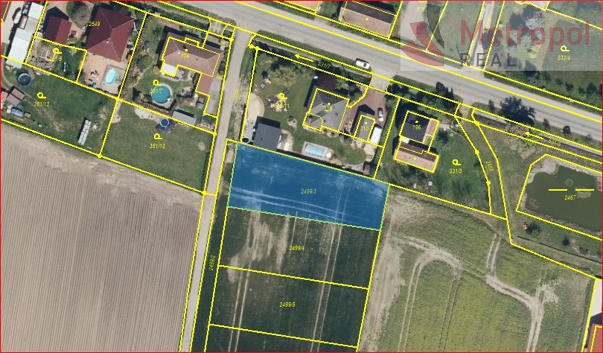 Prodej stavebního pozemku 989 m² – fotografie 2