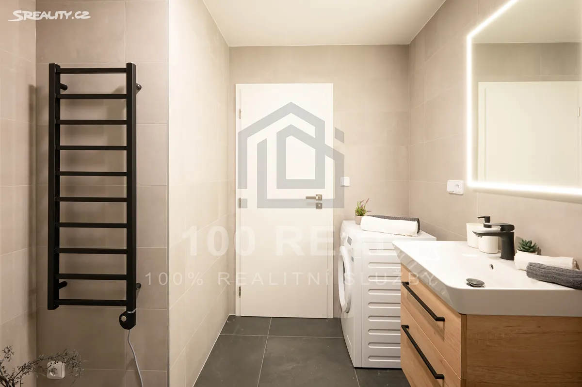 Pronájem bytu 1+kk 30 m² – pohled 2