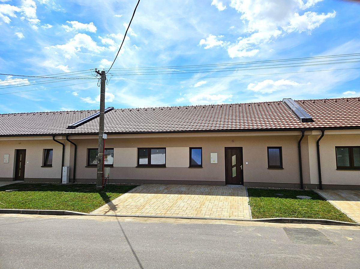 Prodej rodinného domu 120 m², pozemek 452 m² – fotografie 2